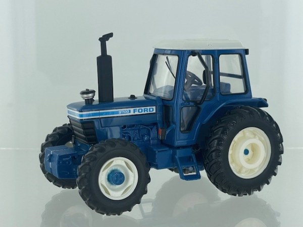 3x Ford 8700 4wd/3x Ford 9700 4wd + Gratis 1x ROS Kuhn FC 13460 RA - 1:32